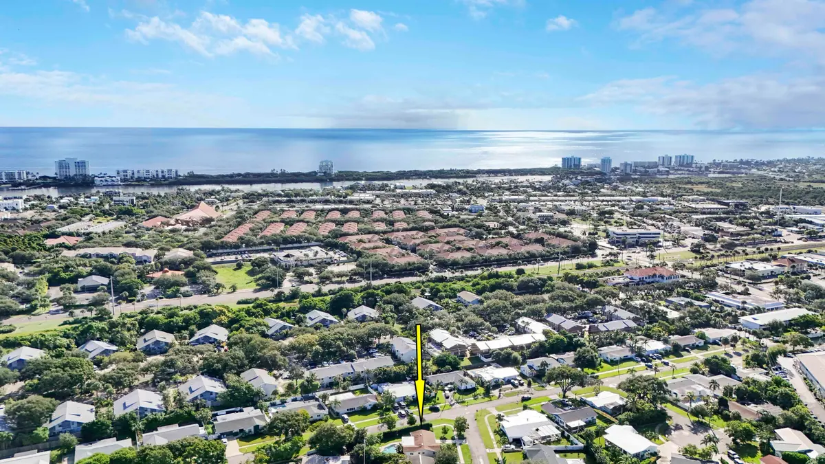 Eastern view at 60 Camelia Circle, Tequesta