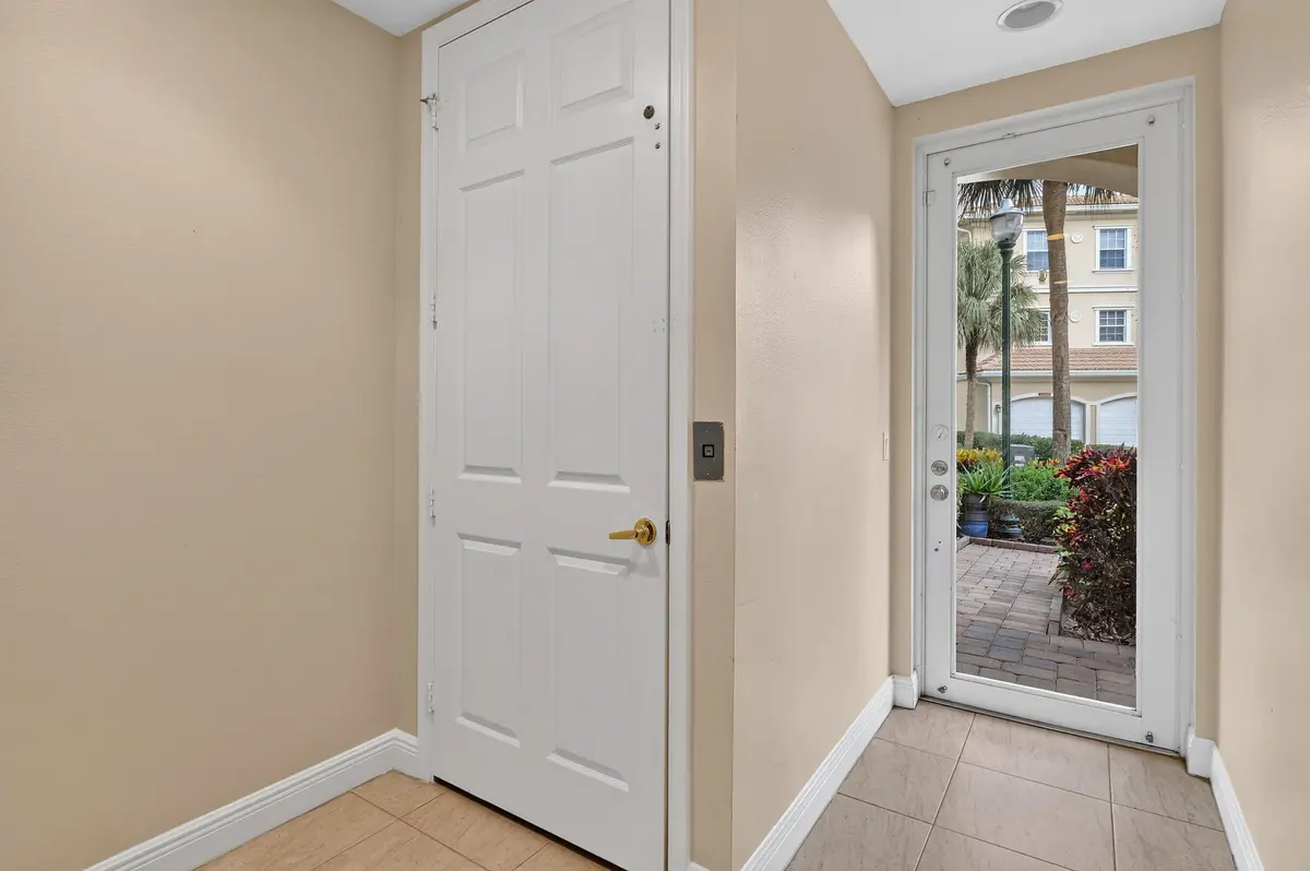 Entry at 12583 SE OLD CYPRESS Drive 3-908, Hobe Sound