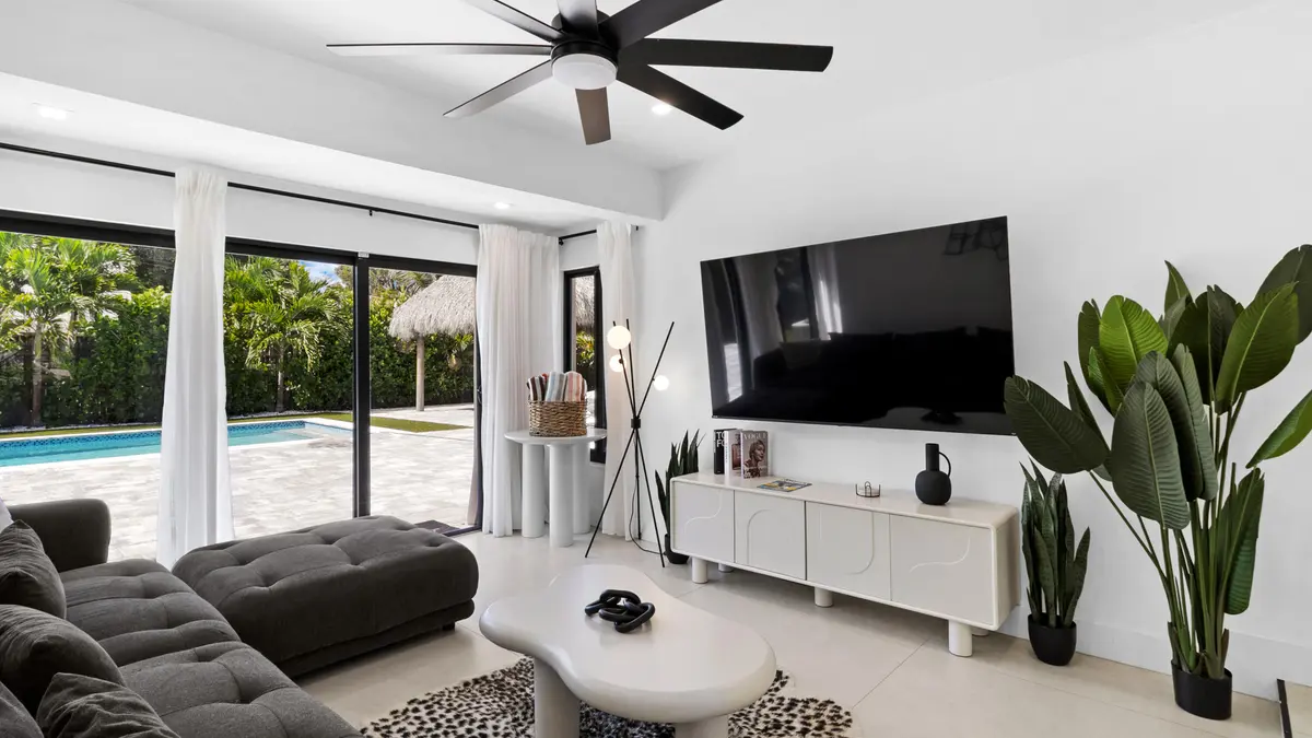 AccuTour_Raw-004 at 112 SE 14th Street, Deerfield Beach