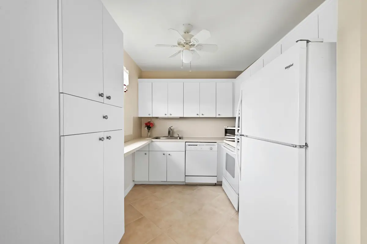 10 Kitchen 01 at 192 Monaco D Boulevard, Delray Beach