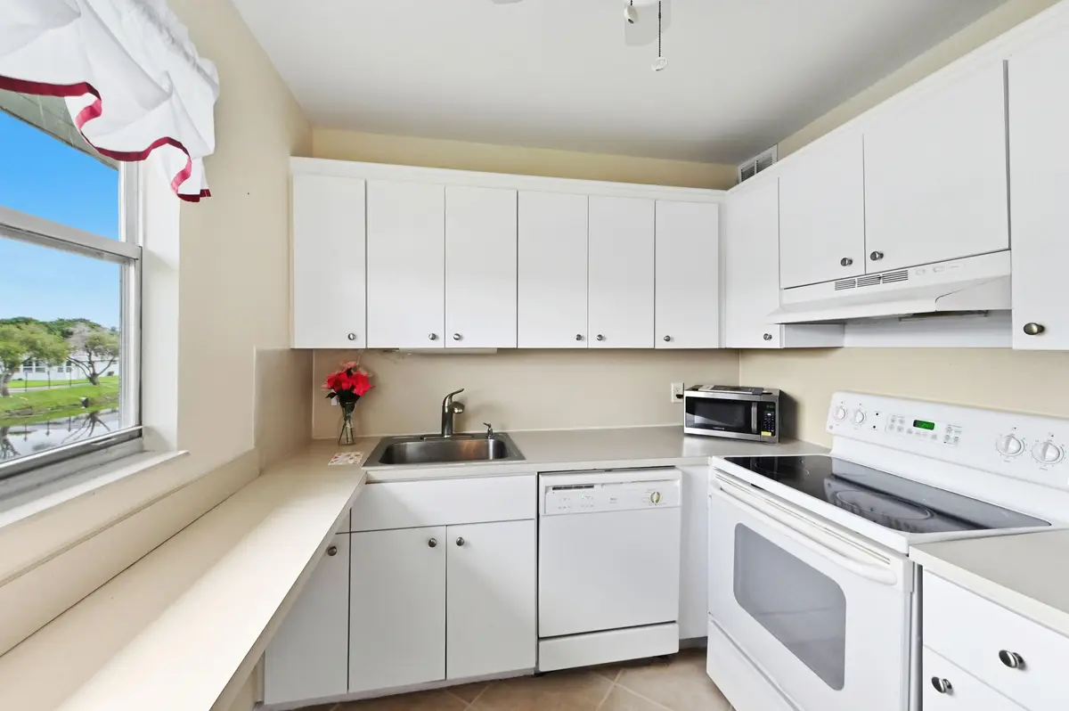 11 Kitchen 02 at 192 Monaco D Boulevard, Delray Beach