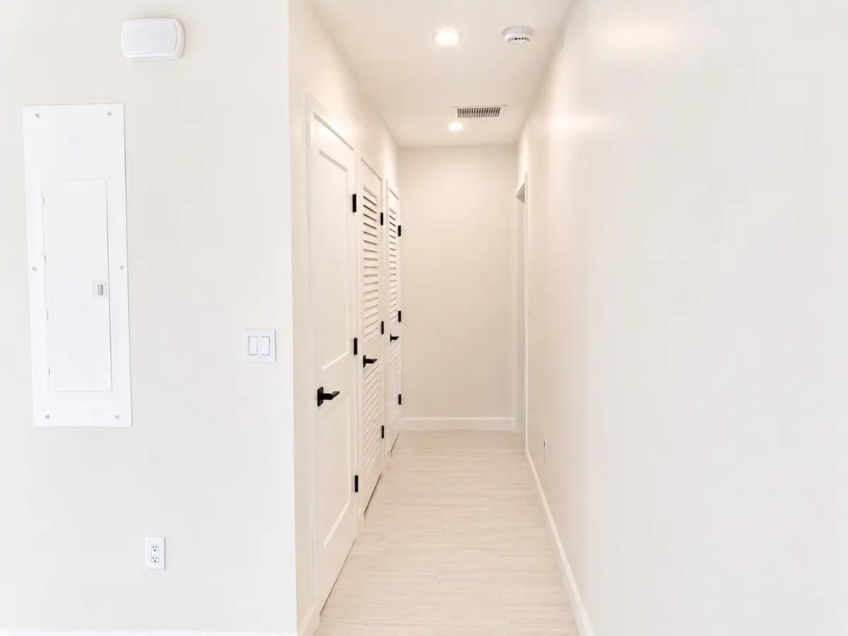 Hall at 274 SE 9th Avenue 3, Deerfield Beach