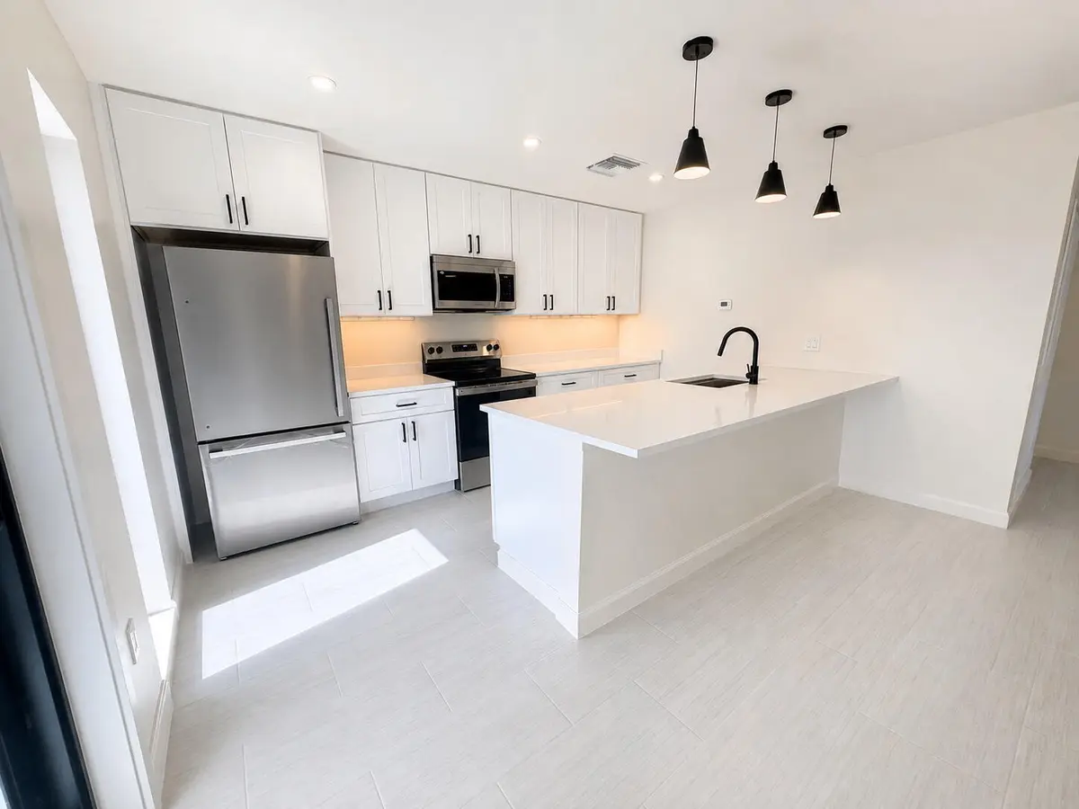 Kitchen at 274 SE 9th Avenue 3, Deerfield Beach