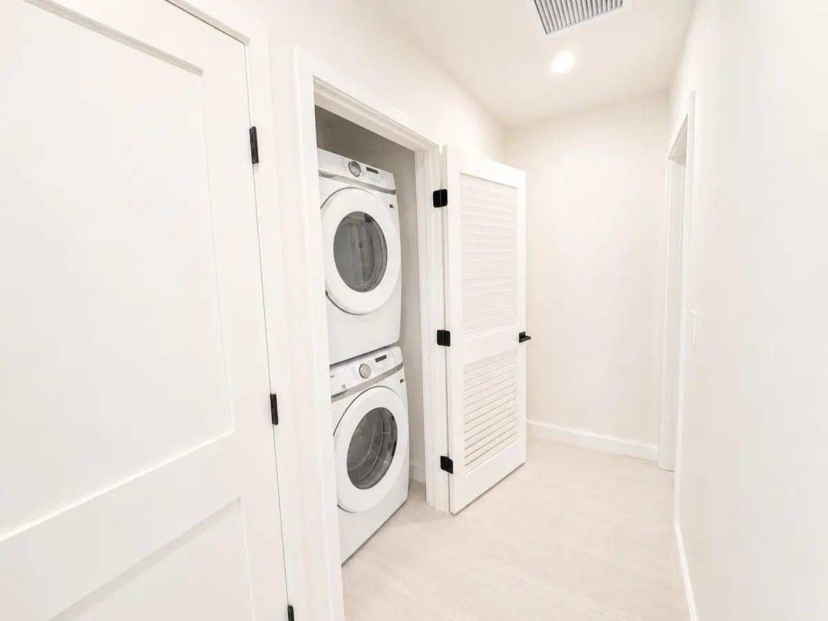 Laundry at 274 SE 9th Avenue 3, Deerfield Beach