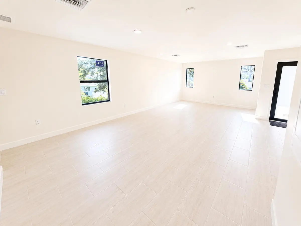 Living at 274 SE 9th Avenue 3, Deerfield Beach