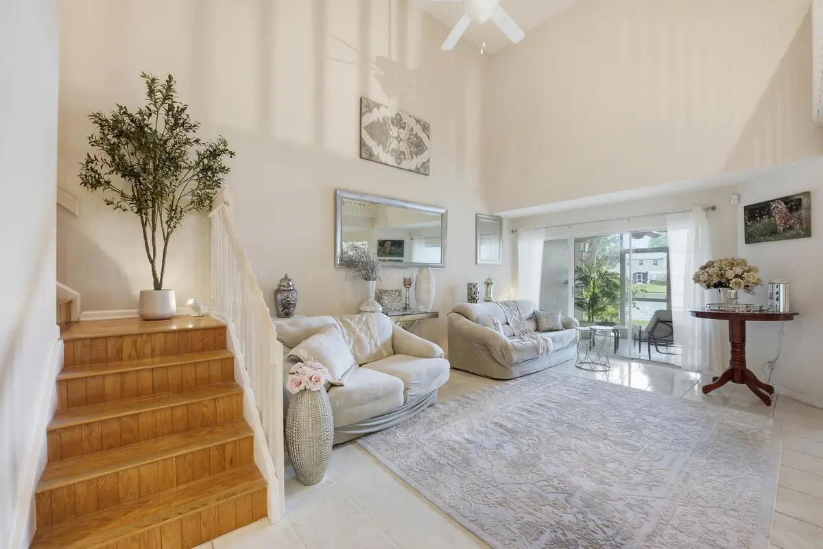 Natural Light at 9172 BOCA GARDENS Parkway B, Boca Raton