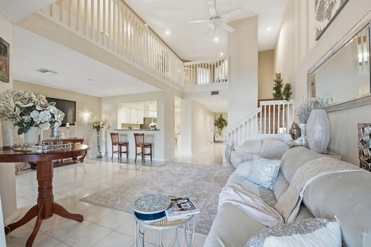 Two Story Ceiling at 9172 BOCA GARDENS Parkway B, Boca Raton