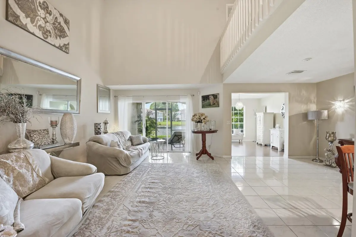 Neutral Flooring at 9172 BOCA GARDENS Parkway B, Boca Raton