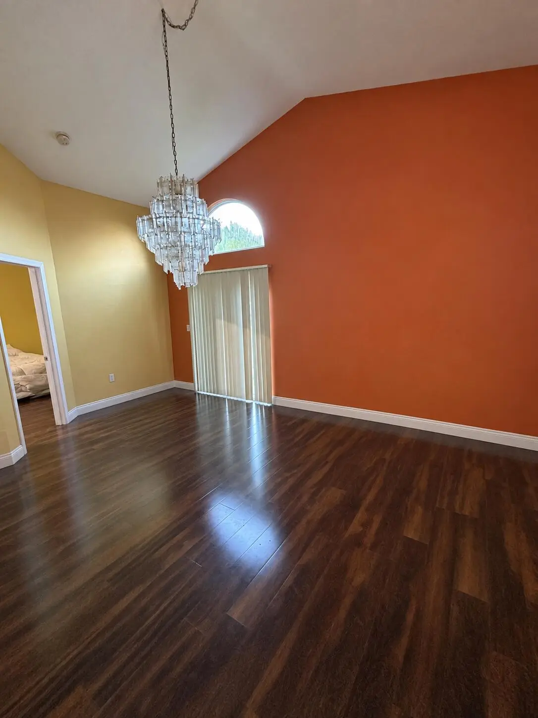 livingarea5 at 1322 E GLEN OAK Road, North Lauderdale