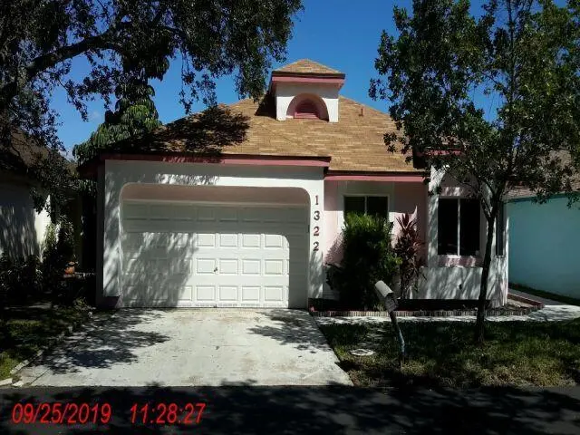 front 1322 at 1322 E GLEN OAK Road, North Lauderdale