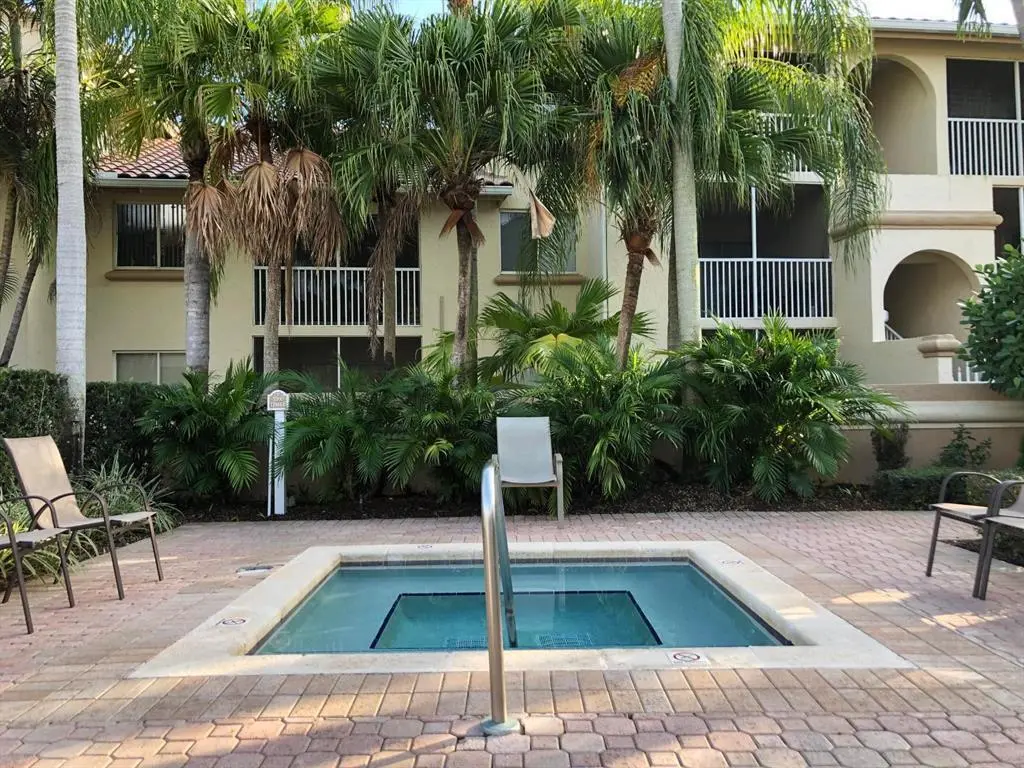 spa at 2104 GLENMOOR Drive 2104, West Palm Beach