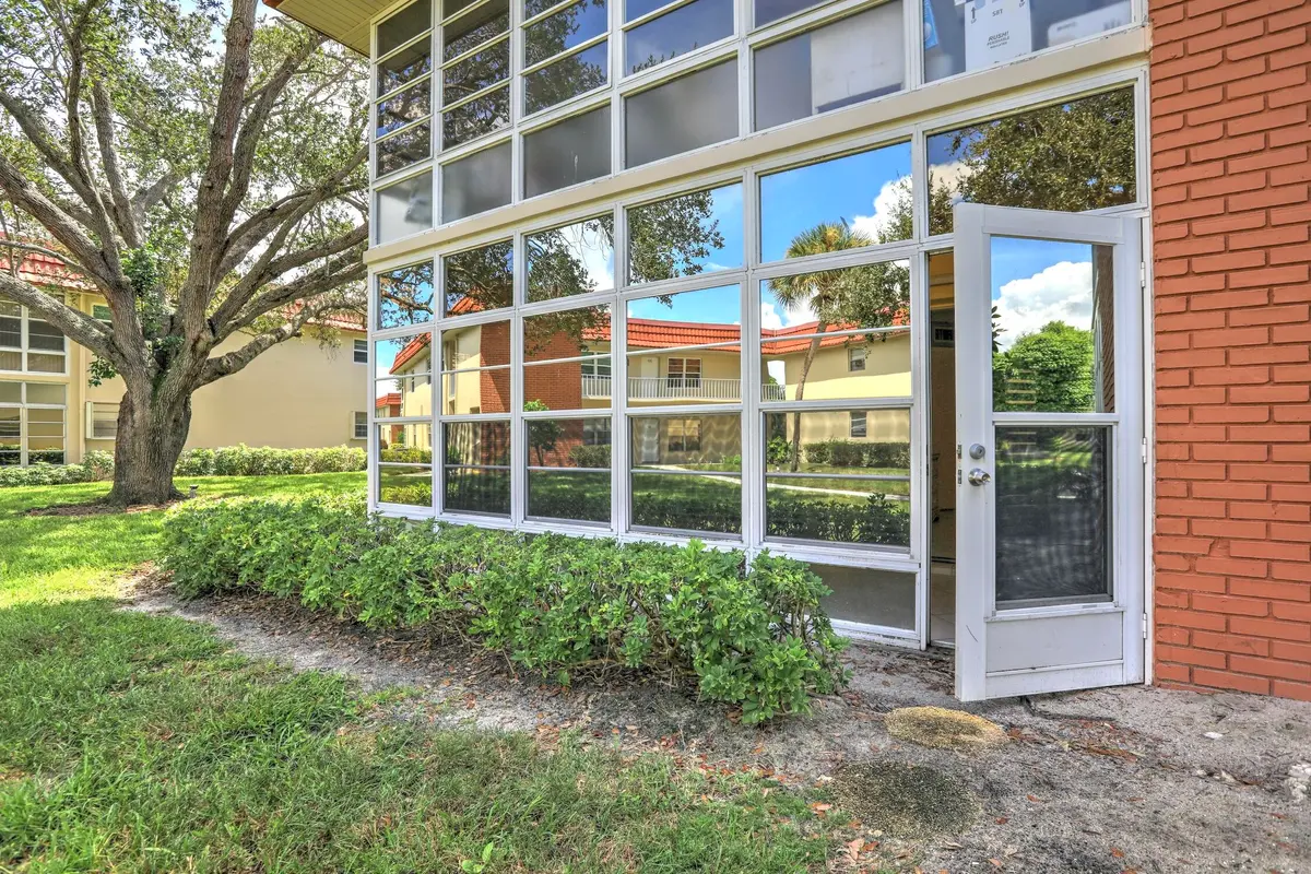2_B3jpg at 46 WOODLAND Drive 106, Vero Beach