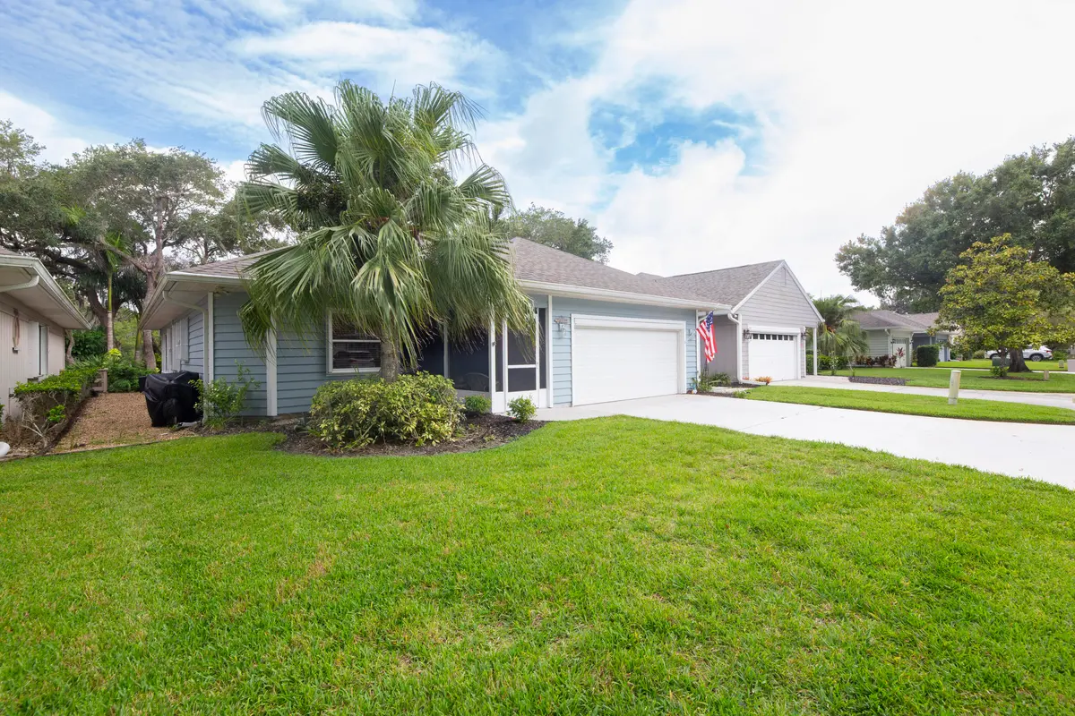 Exterior Side Yard at 401 Tamarind Place, Vero Beach
