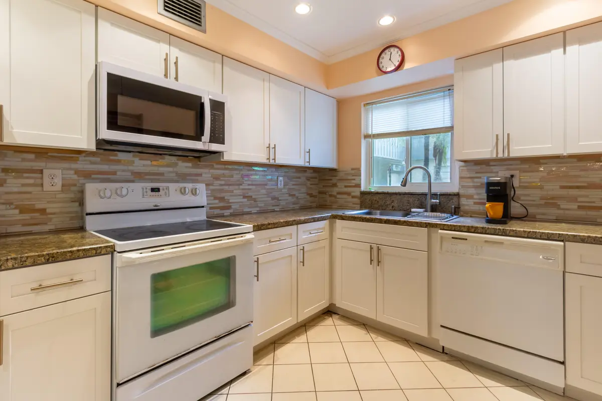 Kings Point 557-1 at 557 PIEDMONT L, Delray Beach