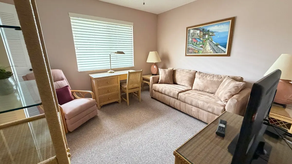 Den at 6865 Huntington Lane 203, Delray Beach