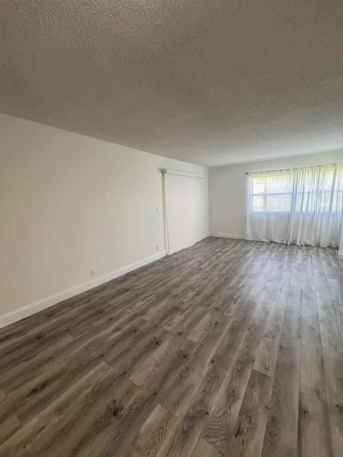 Living Room at 220 Lakeview Drive 103, Weston