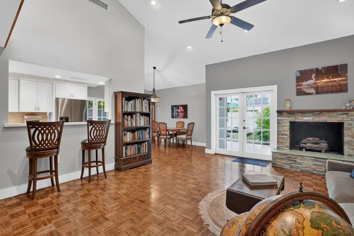 10-web-or-mls-010_DSC00383 at 6995 SW 67th Avenue, South Miami