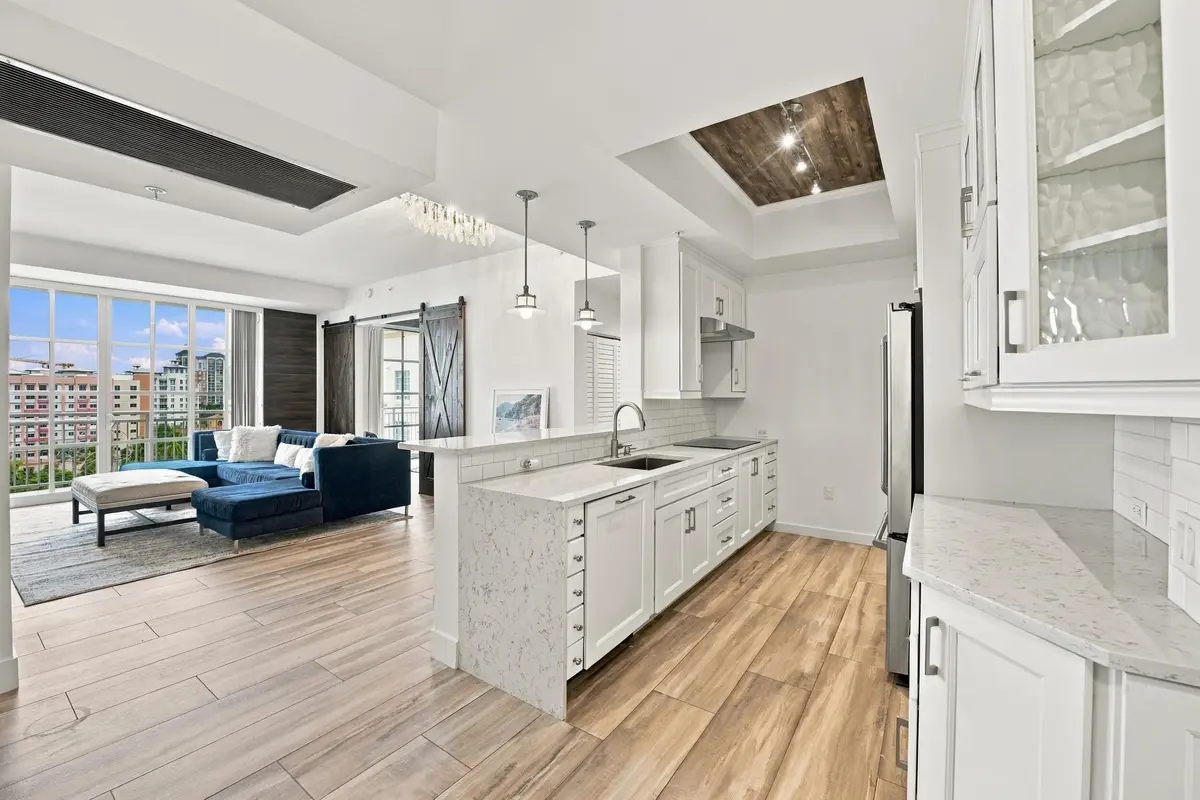 10__jjl8074 at 410 Evernia Street 807, West Palm Beach