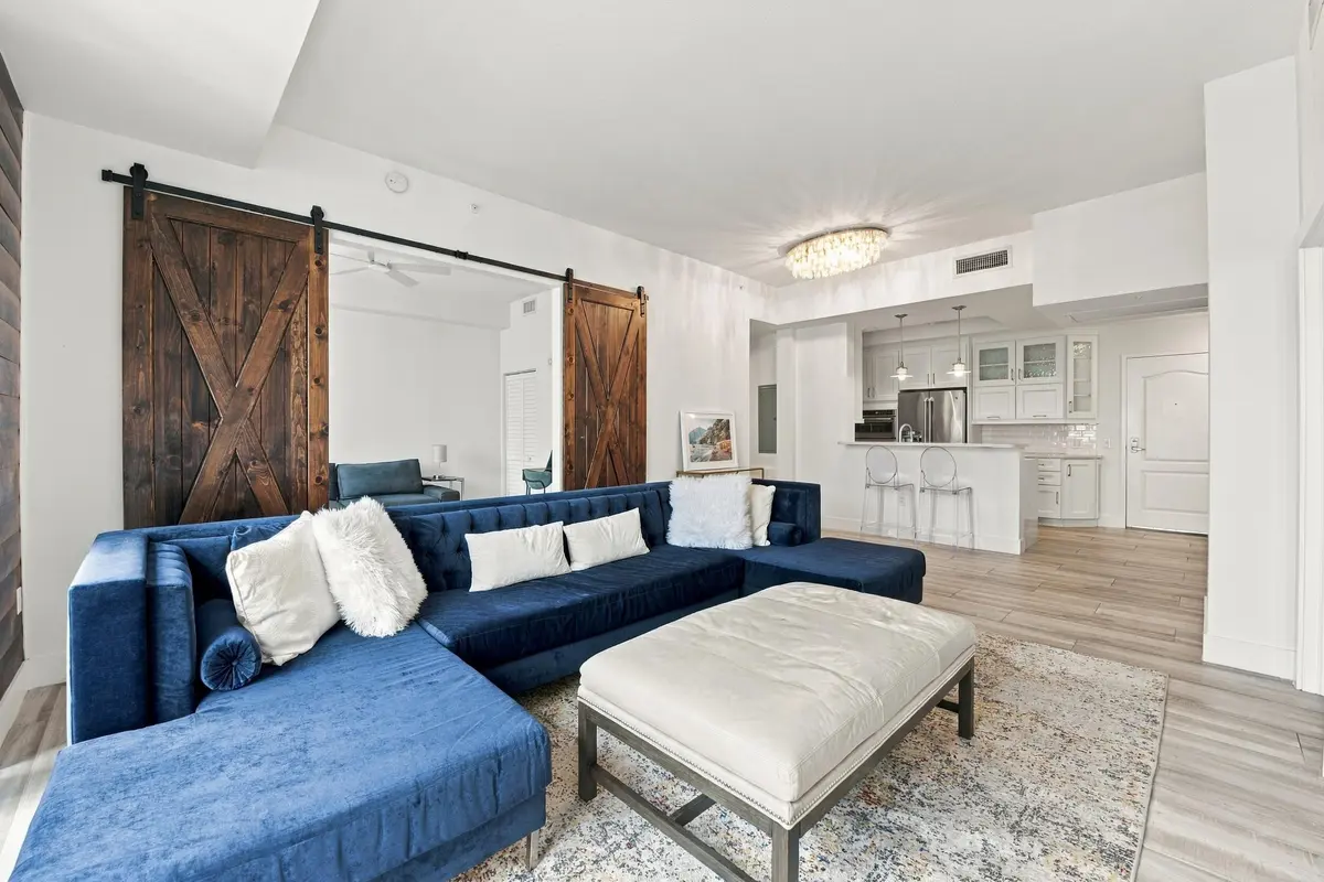 15__jjl8099 at 410 Evernia Street 807, West Palm Beach