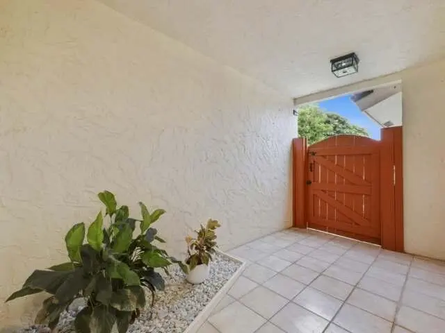 1800 EMBASSY Drive 132, West Palm Beach, FL – photo 3