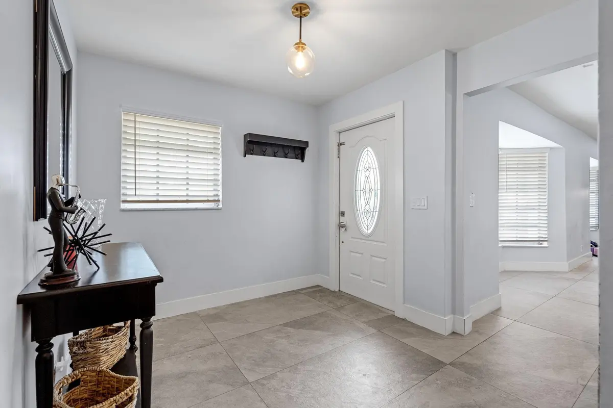 Photo 5 at 10140 NW 37TH Street, Coral Springs