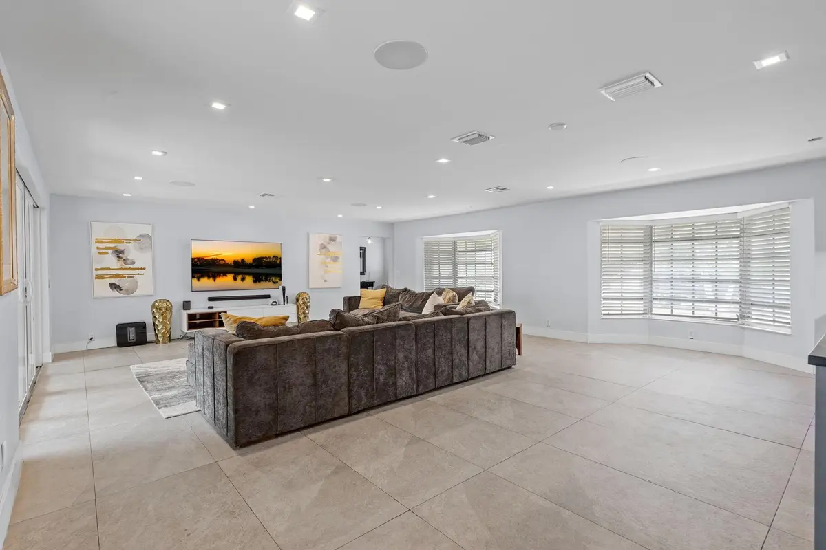Photo 8 at 10140 NW 37TH Street, Coral Springs