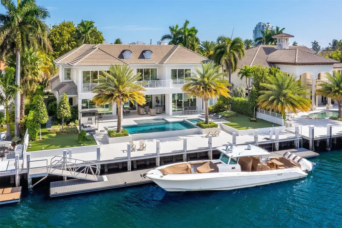 Photo 4 at 2520 DEL LAGO Drive, Fort Lauderdale