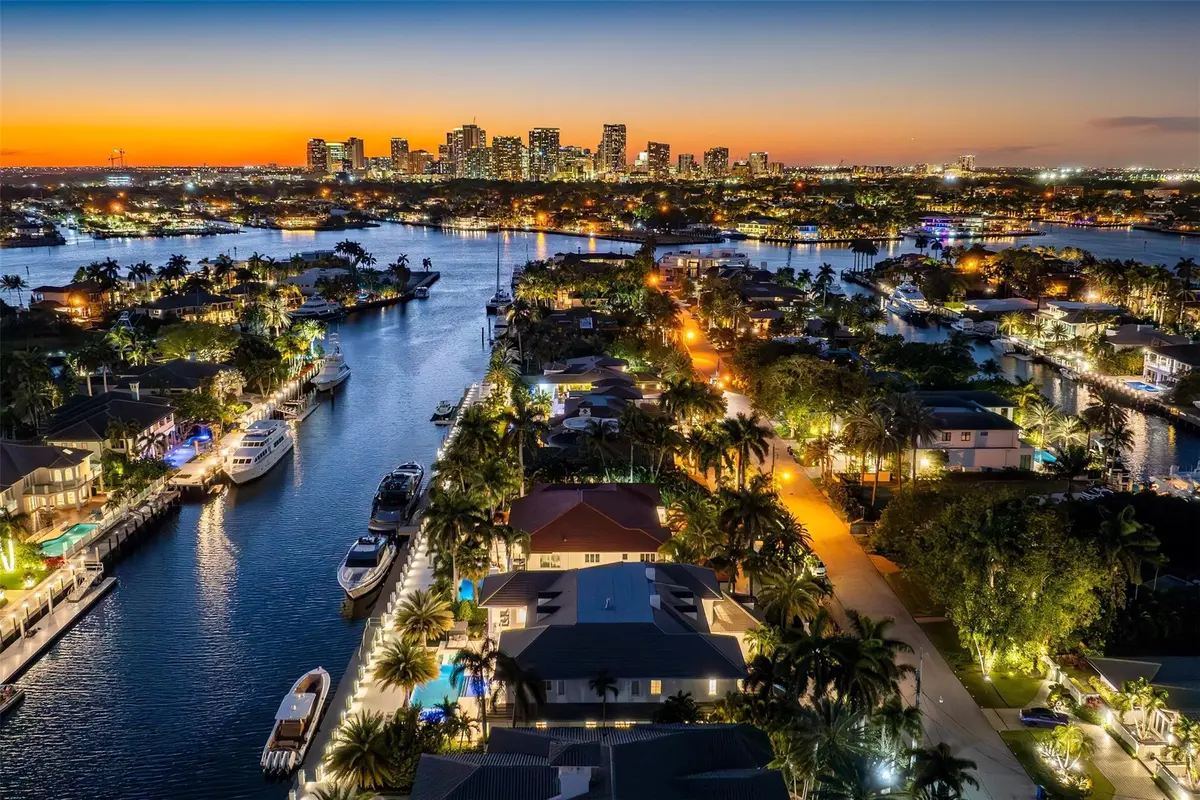 Photo 5 at 2520 DEL LAGO Drive, Fort Lauderdale