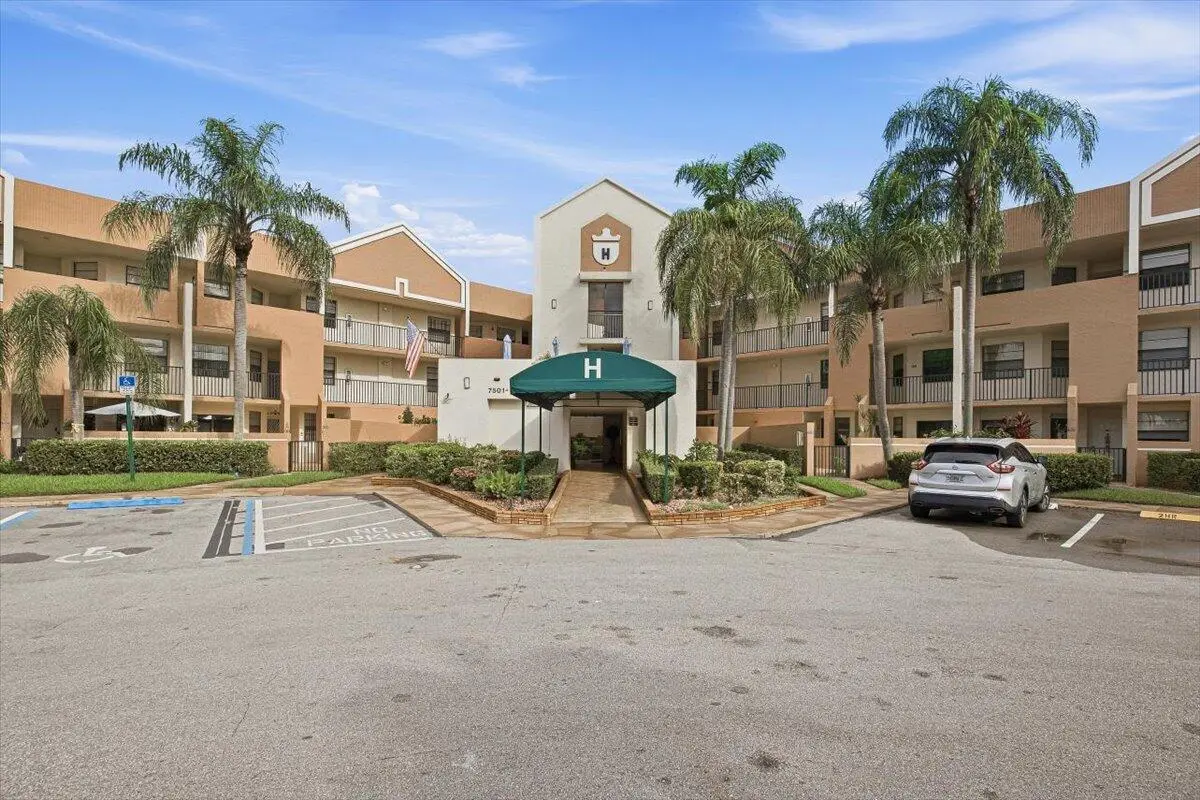 FRONT OF BUILDING H at 7501 Fairfax Drive, Tamarac
