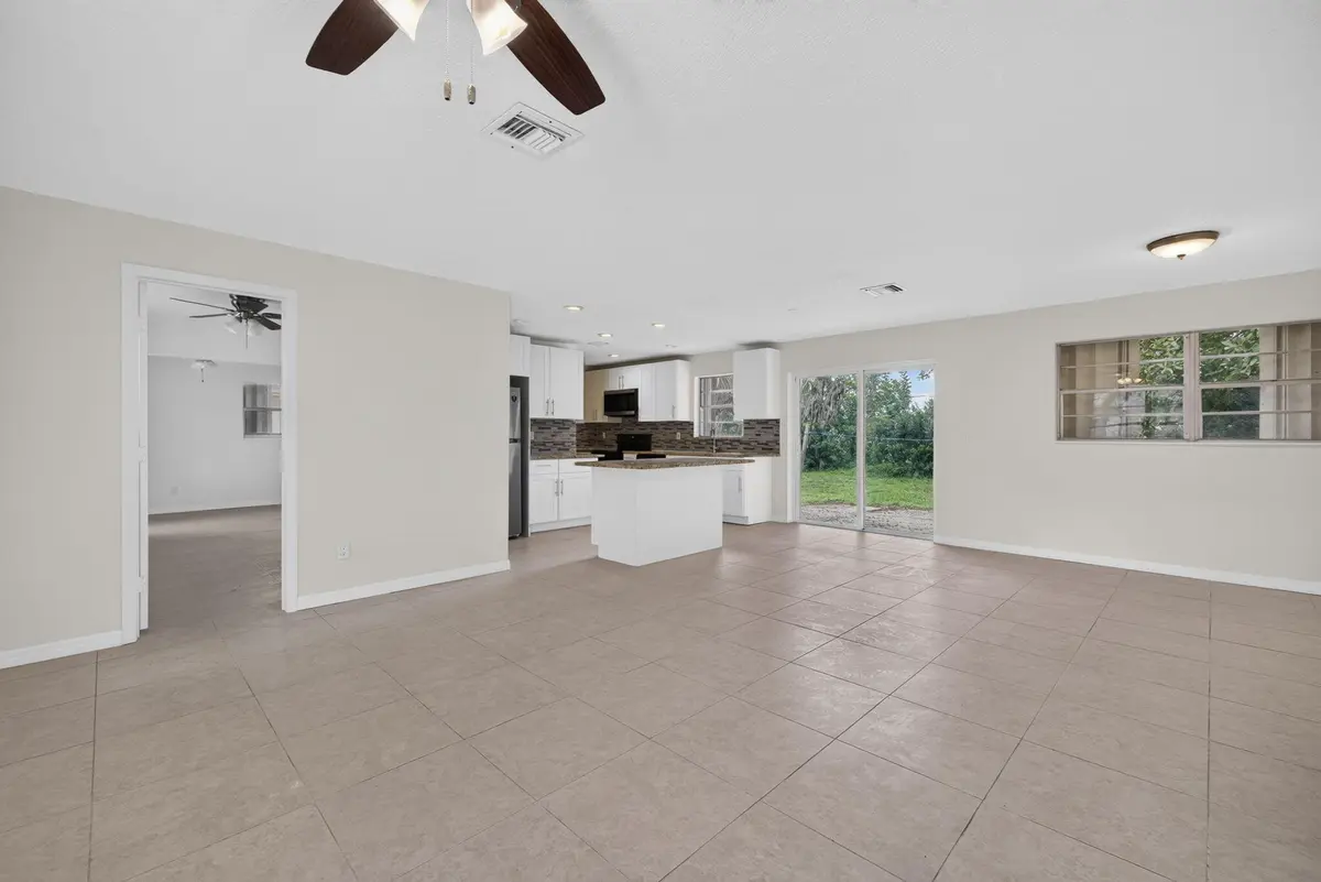 3-web-or-mls-3A5A9384 at 913 SE 10th Street, Stuart