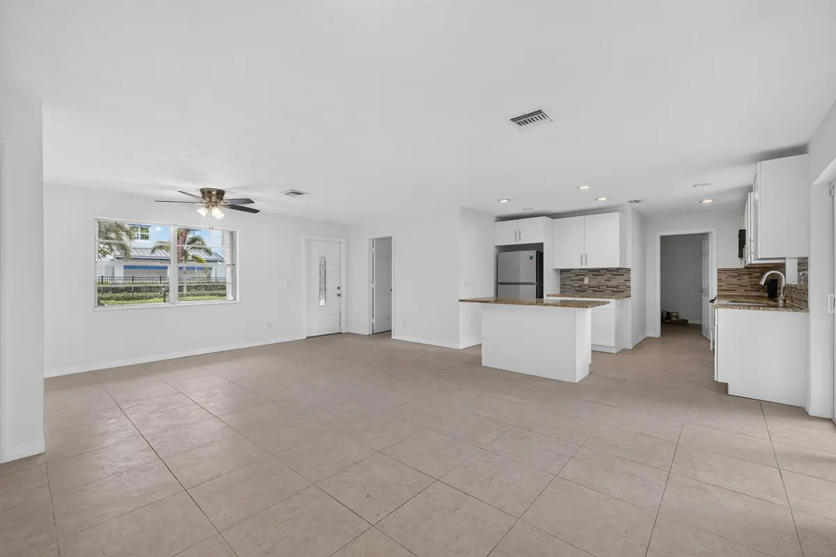4-web-or-mls-3A5A9389 at 913 SE 10th Street, Stuart