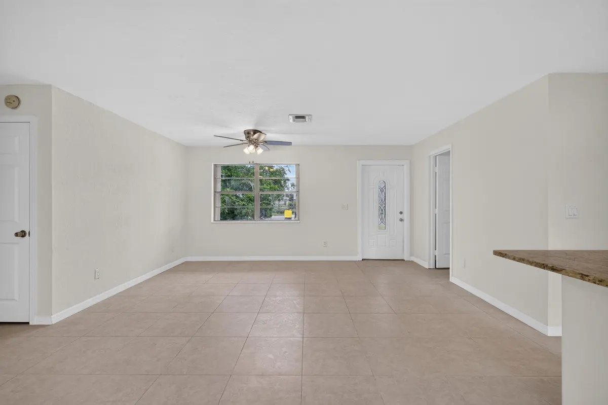 5-web-or-mls-3A5A9394 at 913 SE 10th Street, Stuart