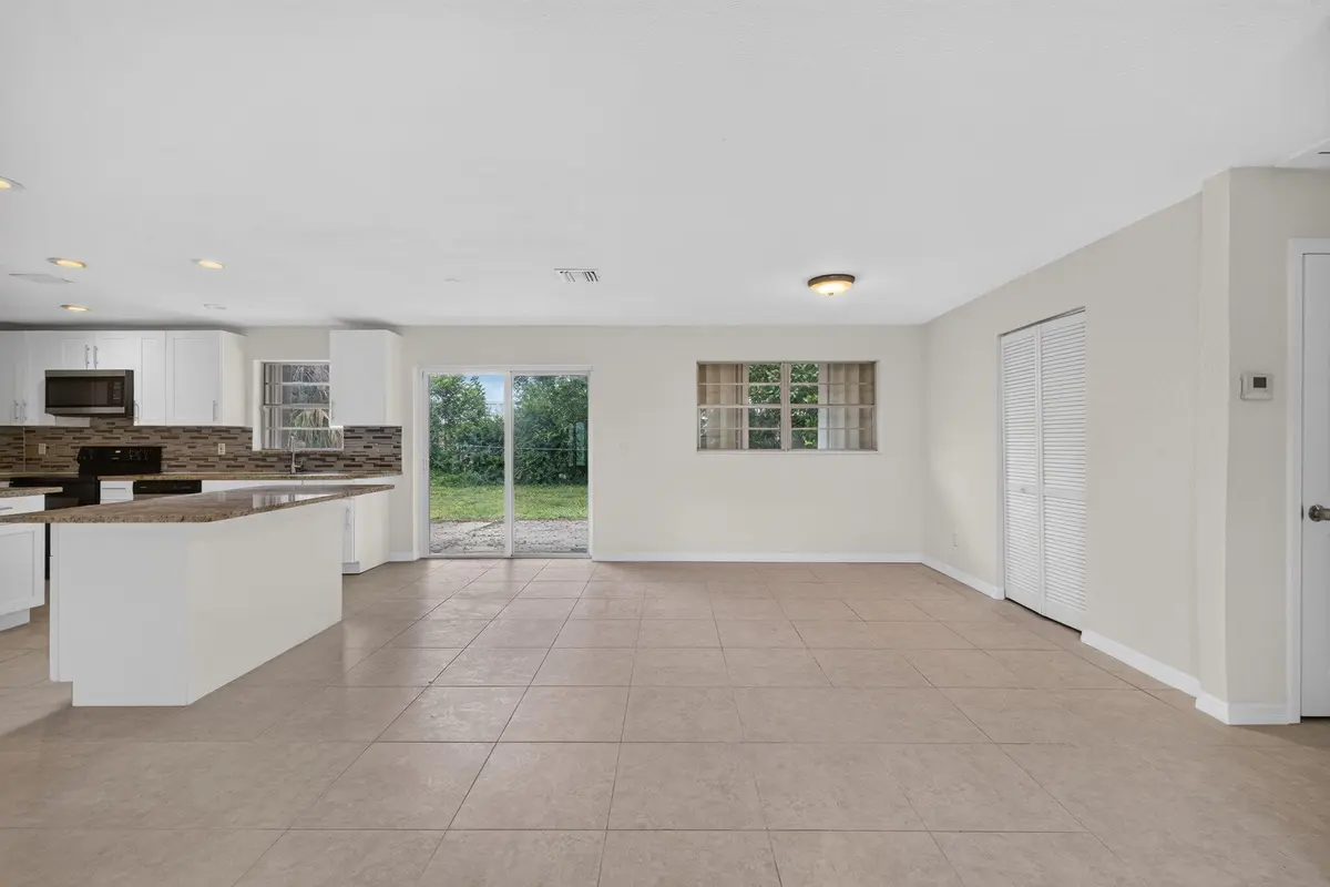 6-web-or-mls-3A5A9399 at 913 SE 10th Street, Stuart
