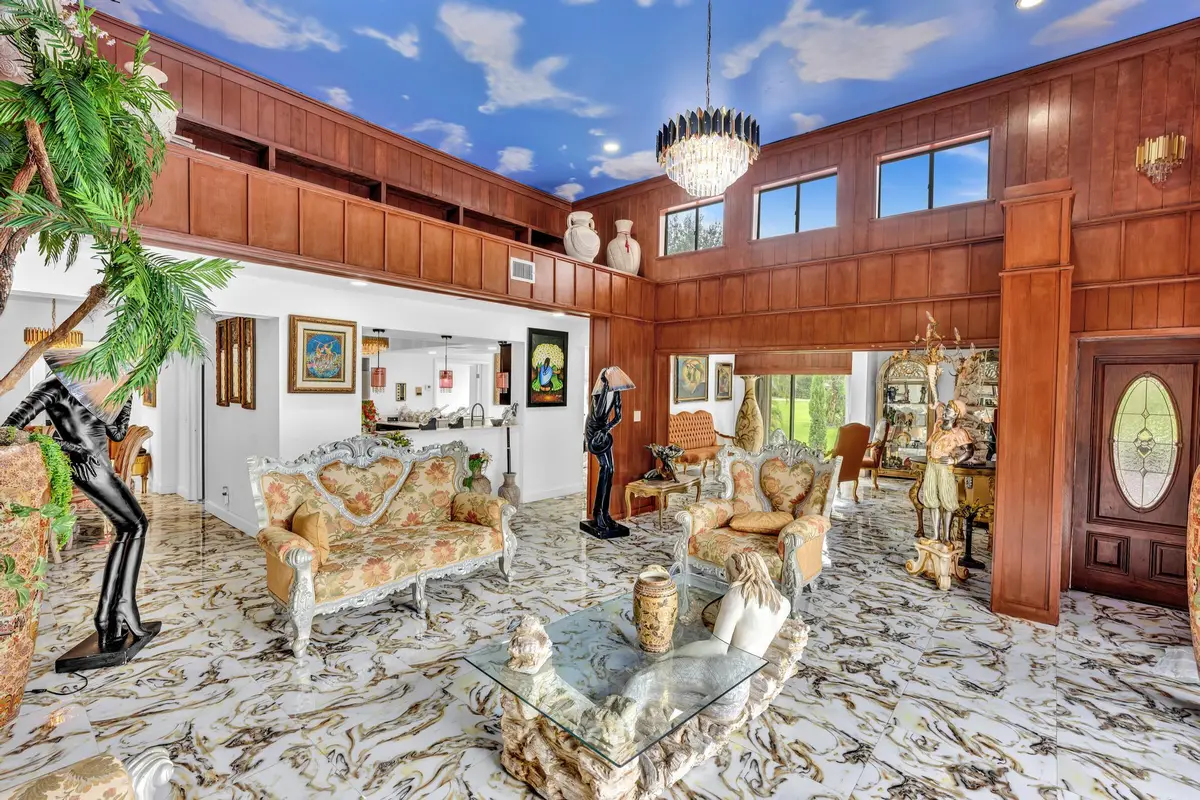 Library at 3210 Medinah Circle, Lake Worth