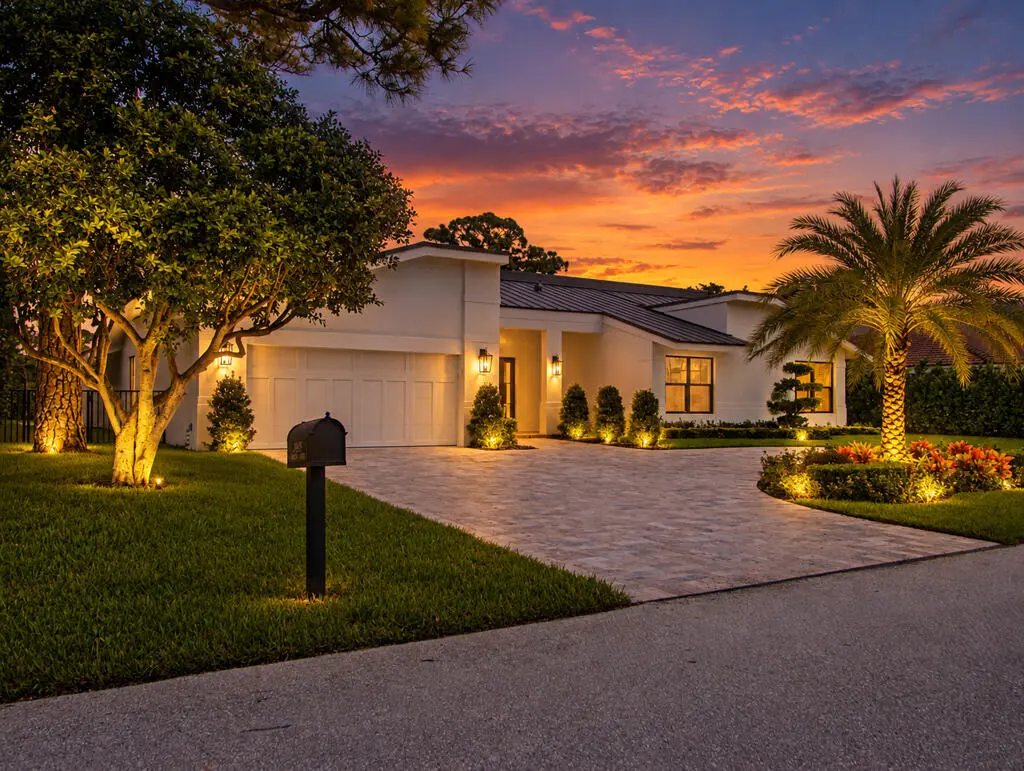 Evening Front at 4909 PINEVIEW Circle, Delray Beach