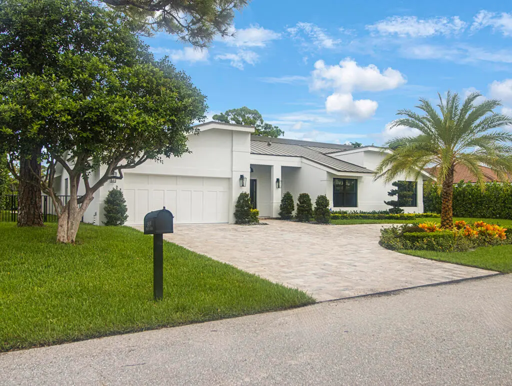 Front at 4909 PINEVIEW Circle, Delray Beach