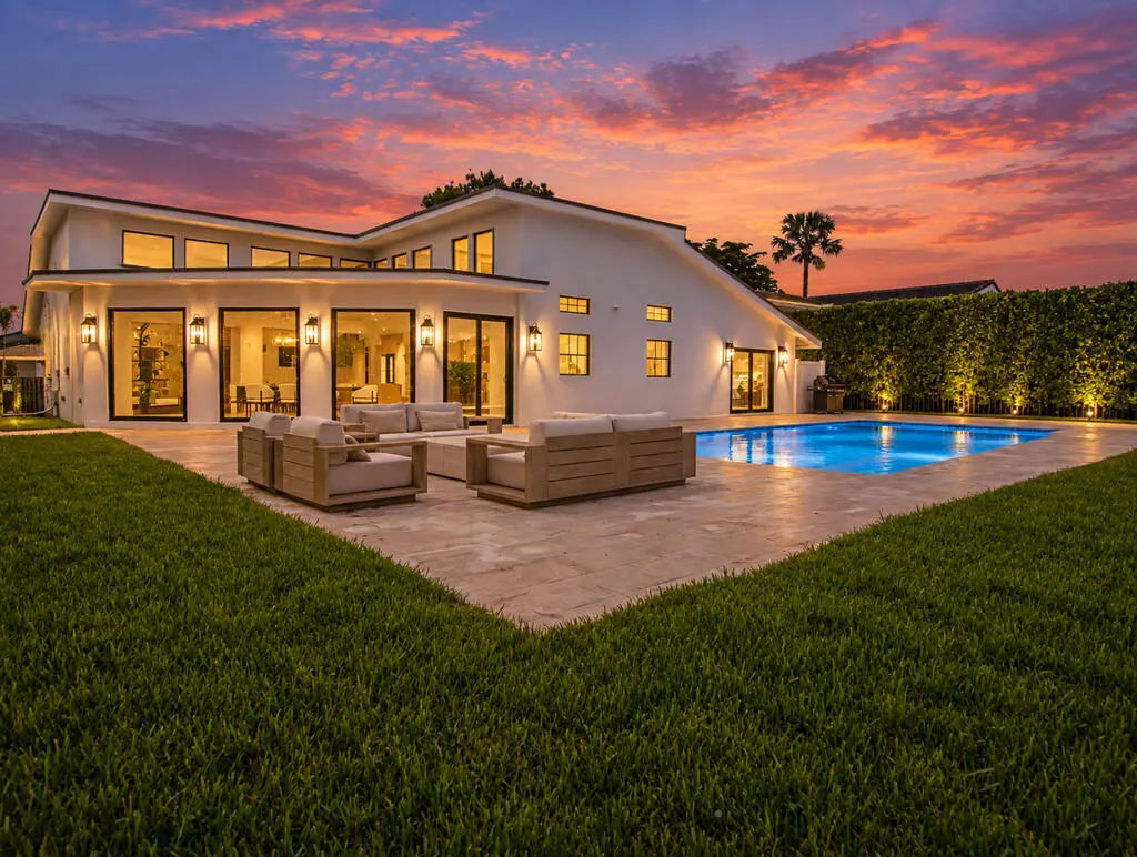 Evening Back at 4909 PINEVIEW Circle, Delray Beach