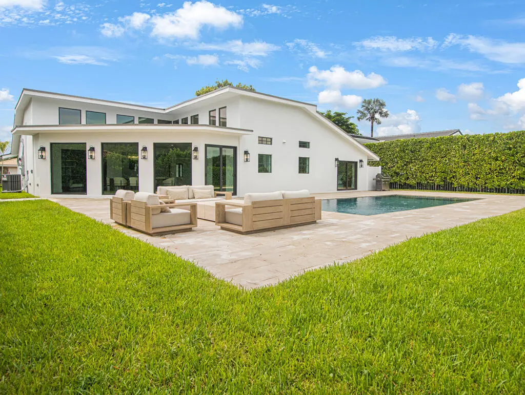BACK VIEW at 4909 PINEVIEW Circle, Delray Beach
