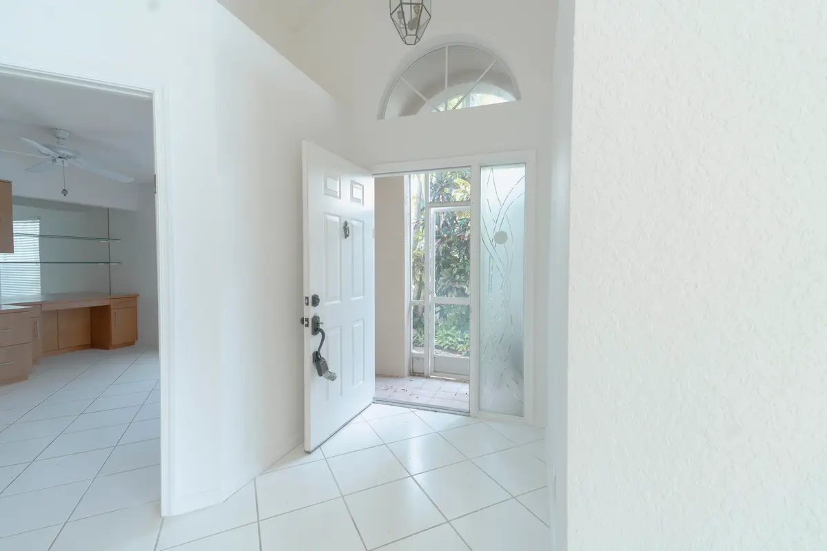 Entrance Foyer at 6113 GREENSPOINTE Drive 10, Boynton Beach