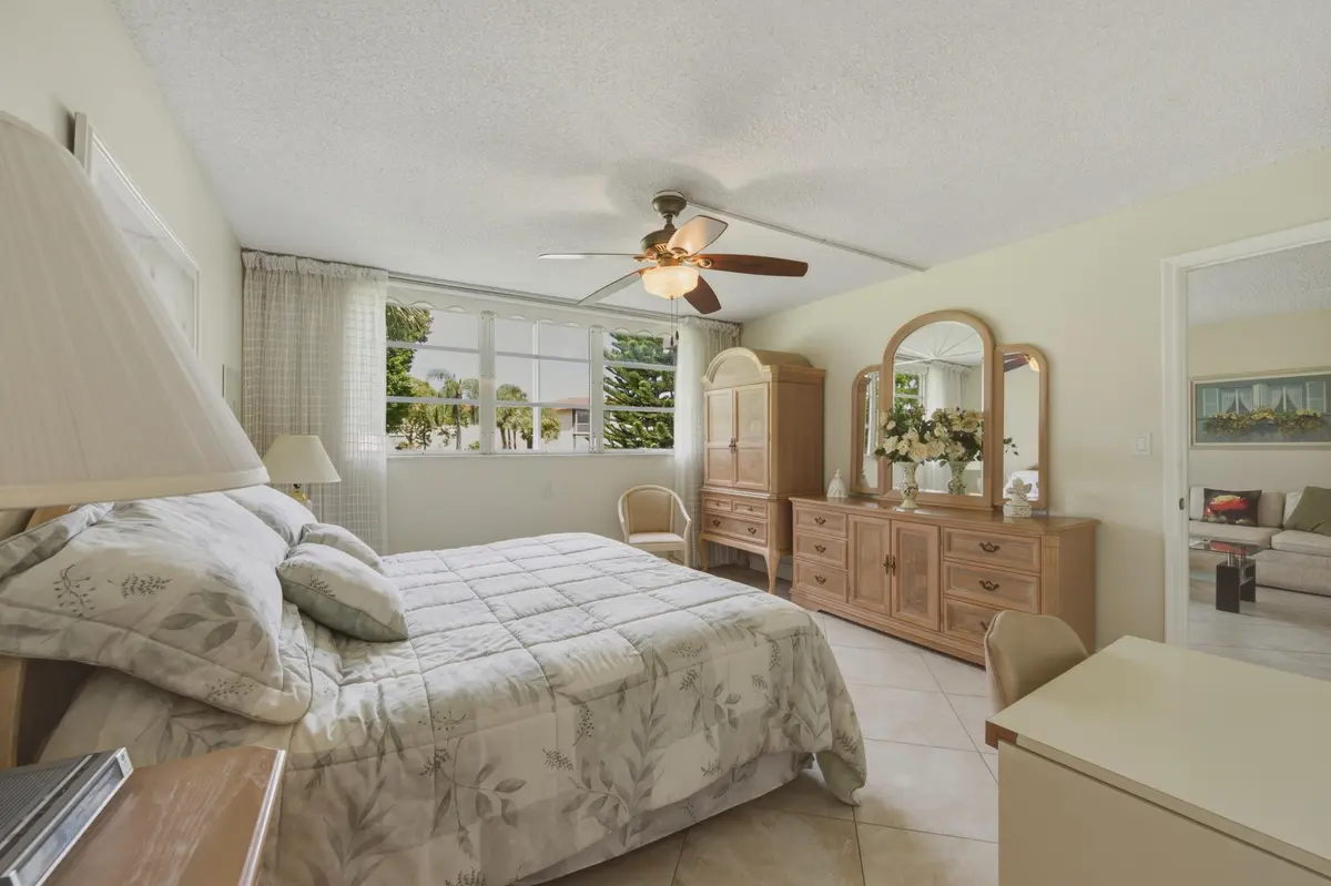 4. Master Bedroom 1 at 811 S Hollybrook Drive 202, Pembroke Pines