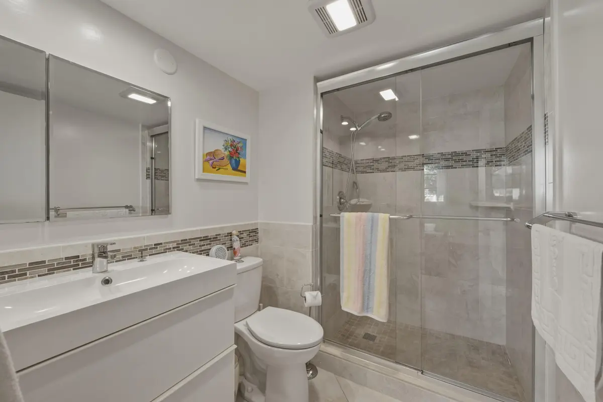 5. Master Bathroom at 811 S Hollybrook Drive 202, Pembroke Pines