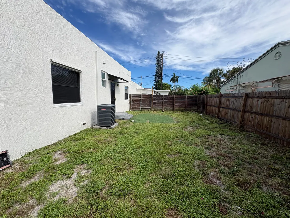 IMG_5237 at 445 Maddock Street, West Palm Beach