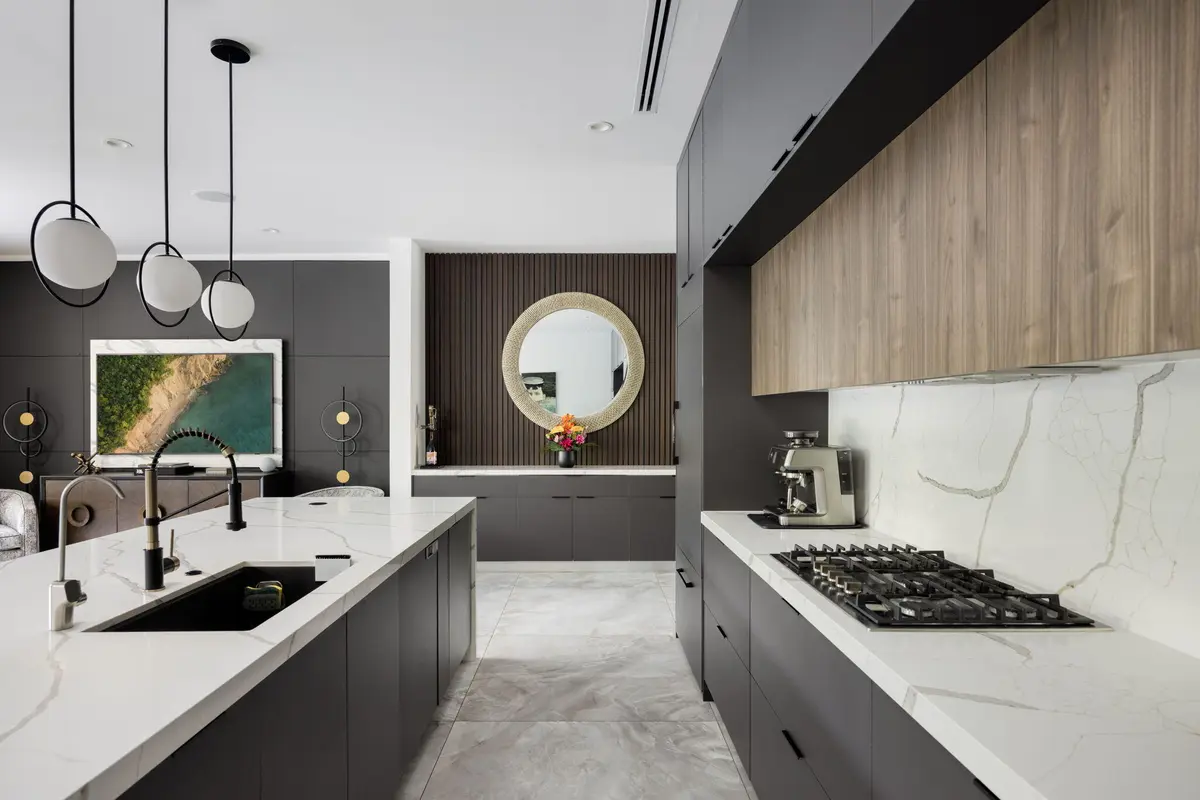 Natural Gas Cooktop at 1616 NE 5TH Court A, Fort Lauderdale
