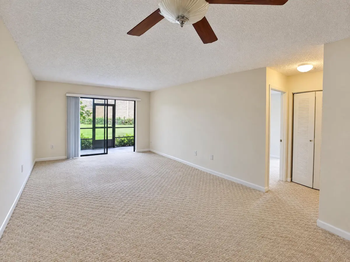 hf_20260922_182844_3fb94bea-15b7-4f0b-b5 at 7915 WILLOW SPRING 1218, Lake Worth