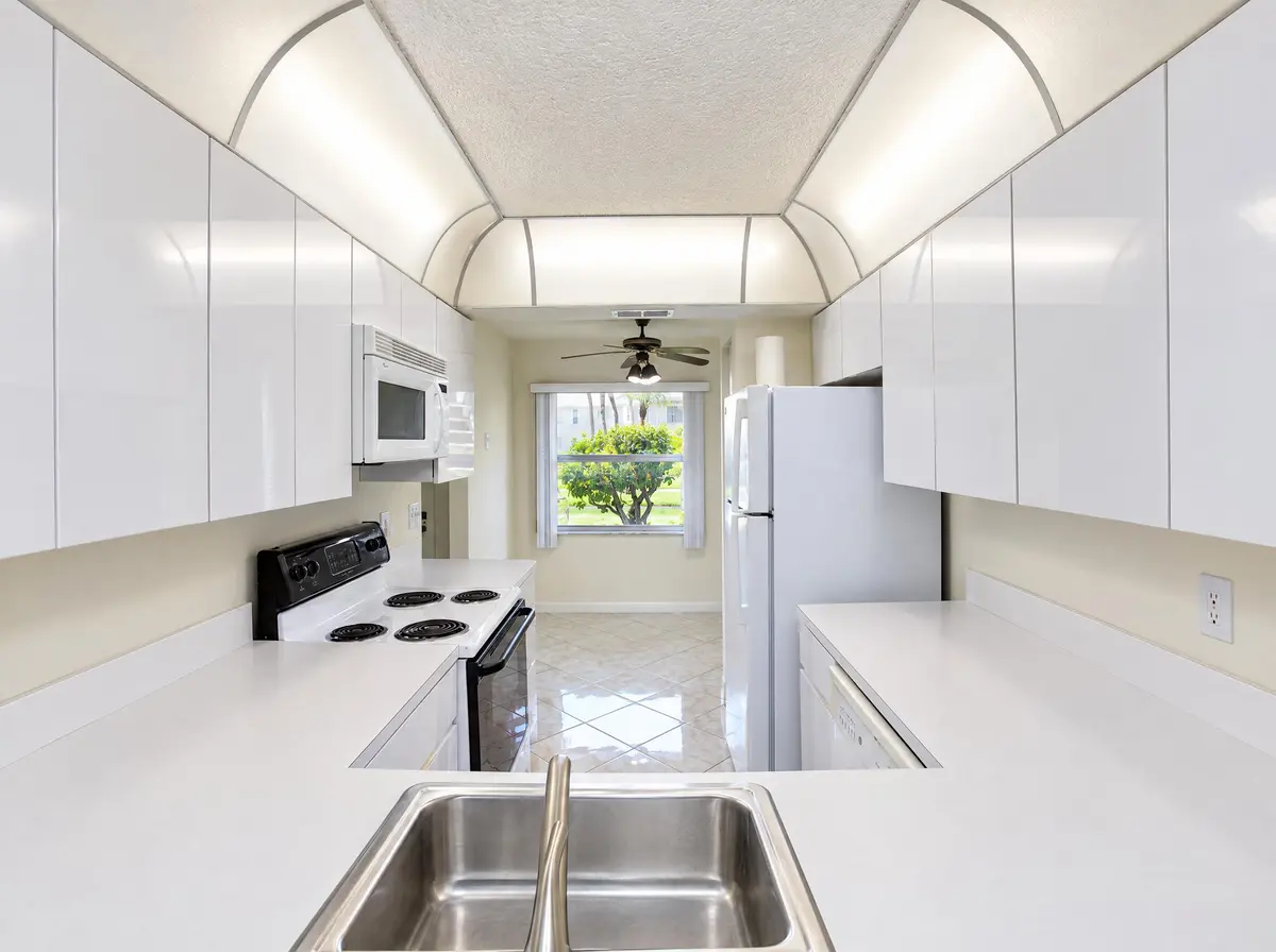hf_20260922_175052_69280f7a-a204-4650-85 at 7915 WILLOW SPRING 1218, Lake Worth