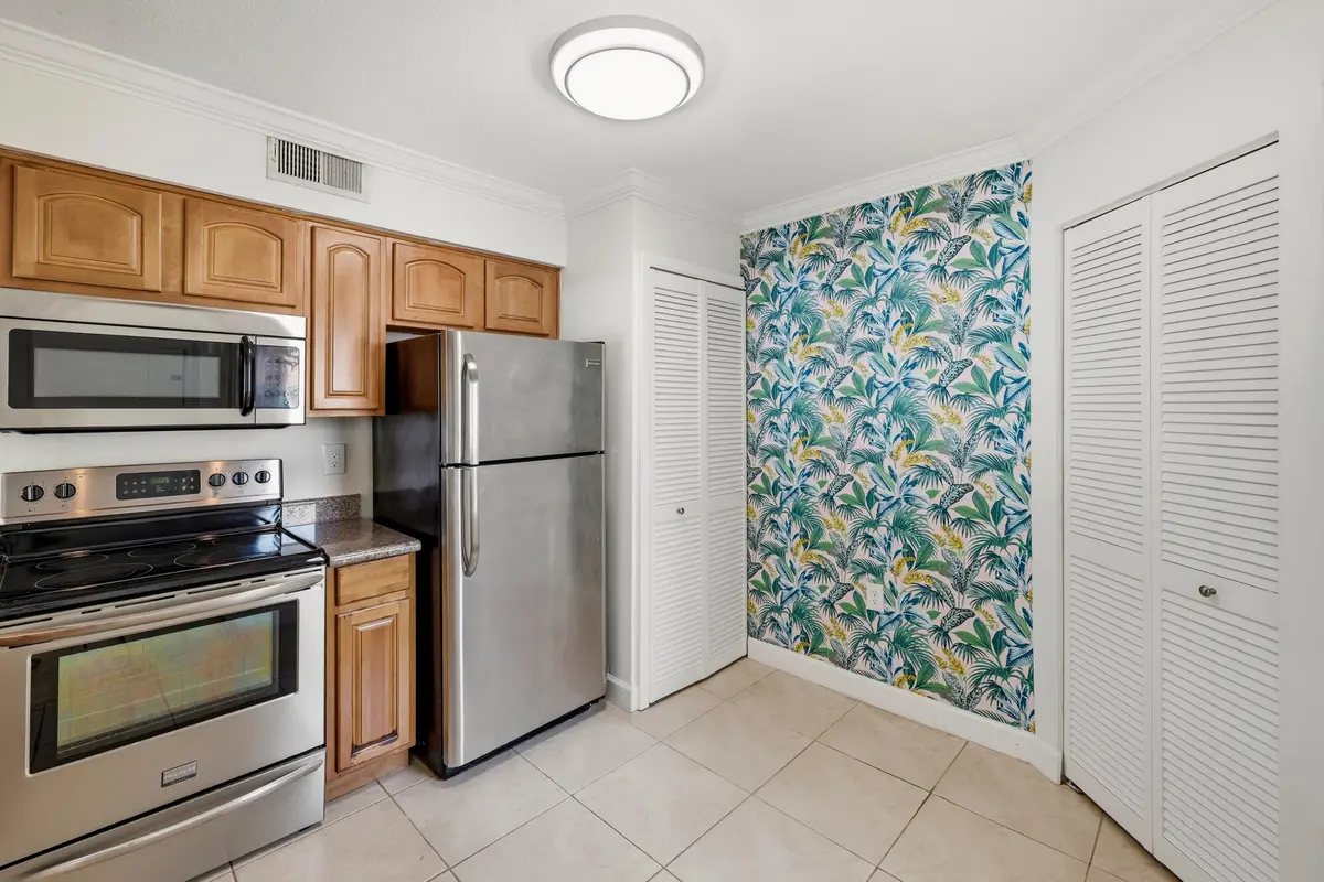 Kitchen at 20101 Glenmoor Drive, West Palm Beach