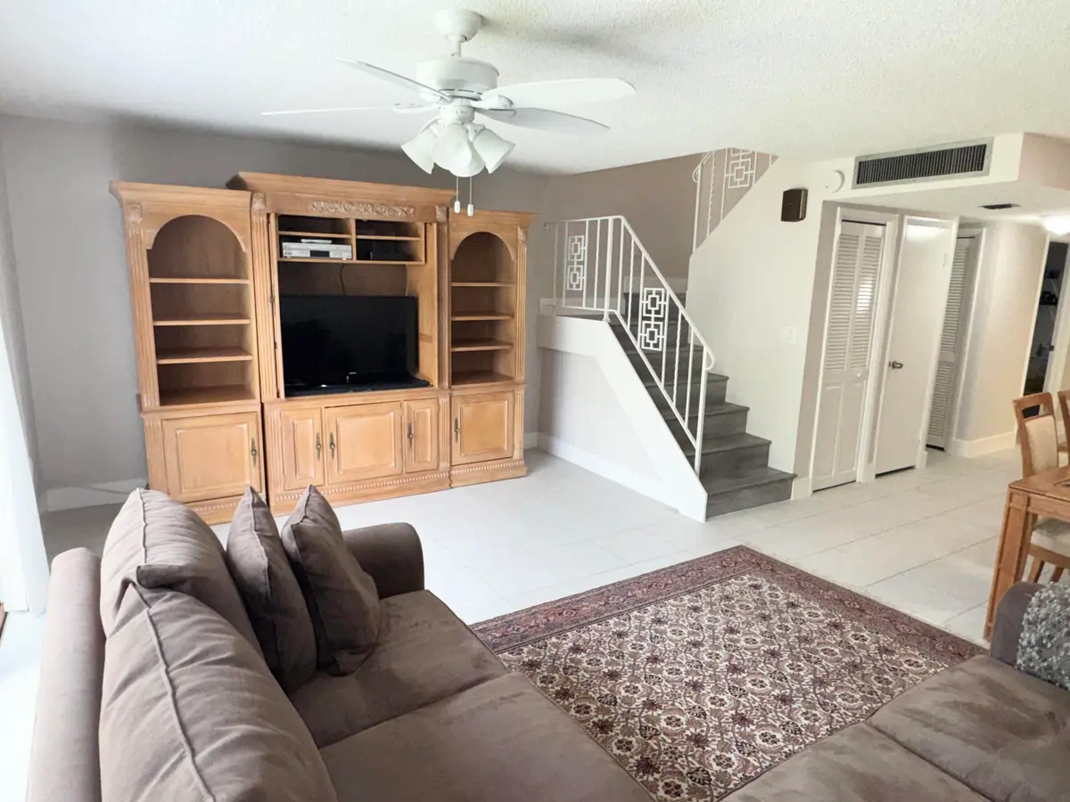 Family Room at 3321 Farragut Street 7F, Hollywood