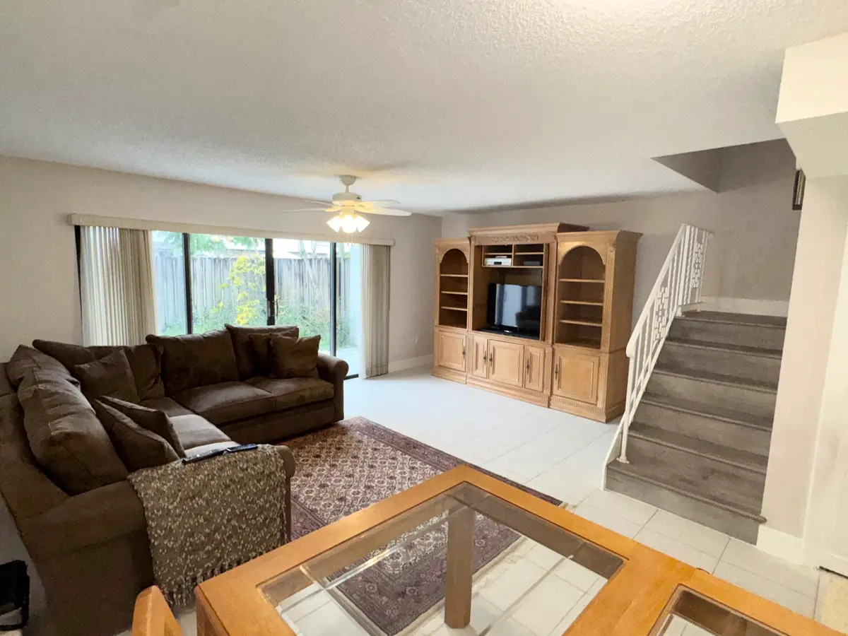 Family Room at 3321 Farragut Street 7F, Hollywood