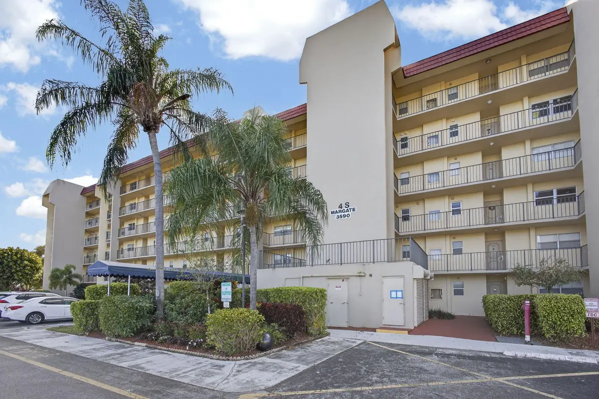 2-web-or-mls-BS1A6990 at 3590 Via Poinciana 202, Lake Worth