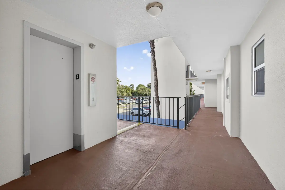 5-web-or-mls-BS1A6700 at 3590 Via Poinciana 202, Lake Worth